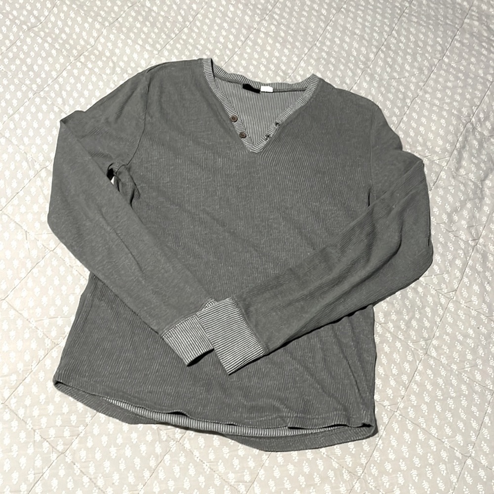 Comfy ribbed, long-sleeved, olive shirt